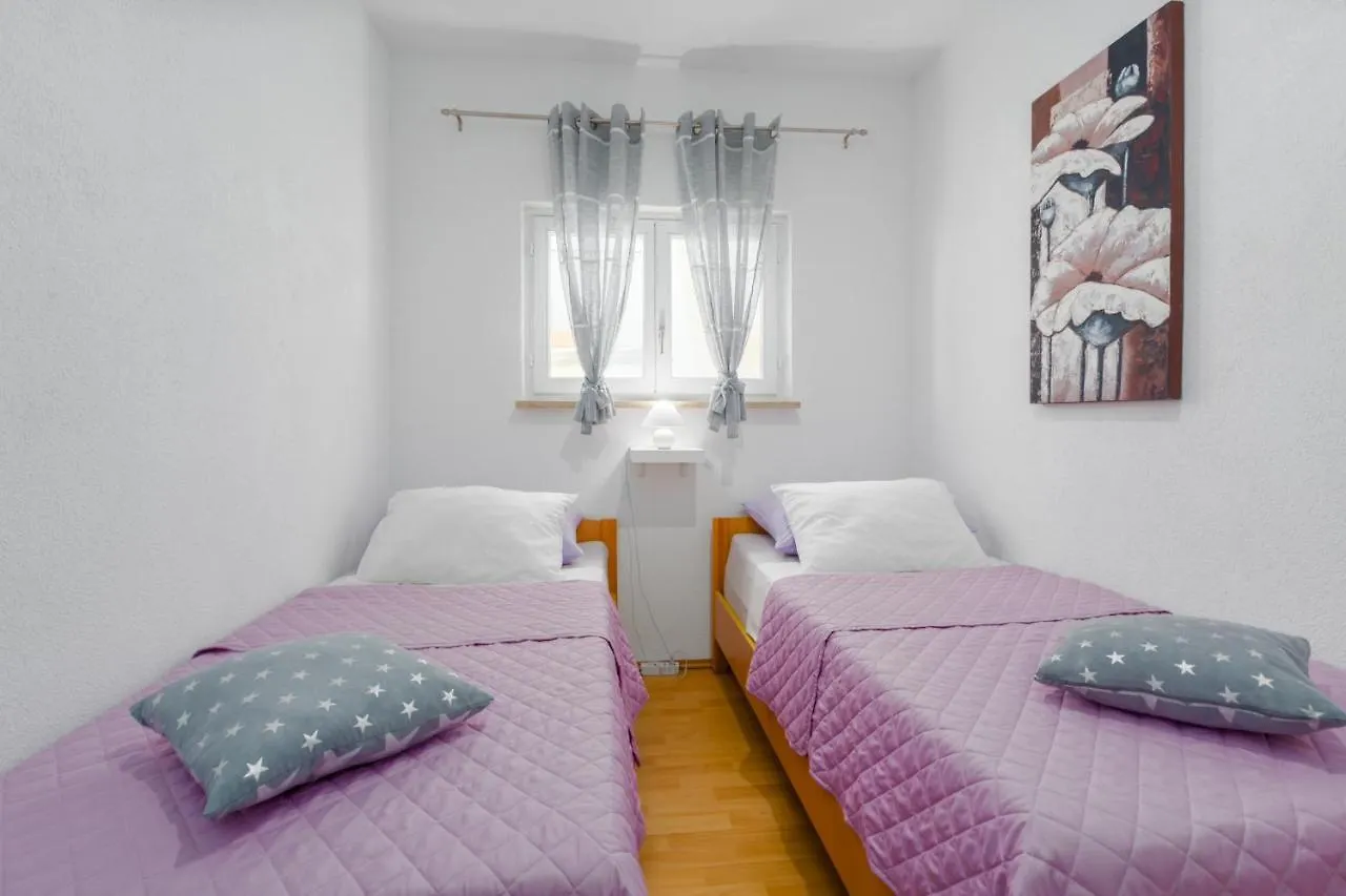 Family Apartment Romina Orsera 0*,  Croazia